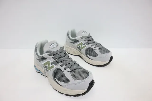 New Balance Negro Gris Silueta Gruesa Malla Y Recubrimiento Sintético Zapatillas Lifestyle 8