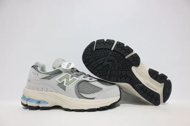 New Balance Negro Gris Silueta Gruesa Malla Y Recubrimiento Sintético Zapatillas Lifestyle 9