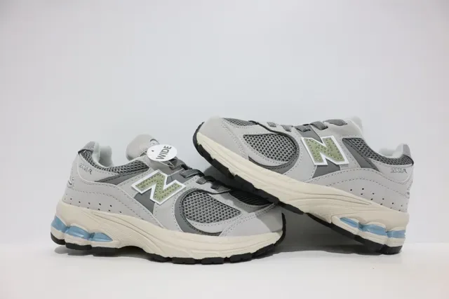 New Balance Negro Gris Silueta Gruesa Malla Y Recubrimiento Sintético Zapatillas Lifestyle 10
