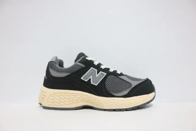 New Balance Negro Gris Silueta Gruesa Malla Y Recubrimiento Sintético Zapatillas Lifestyle 12