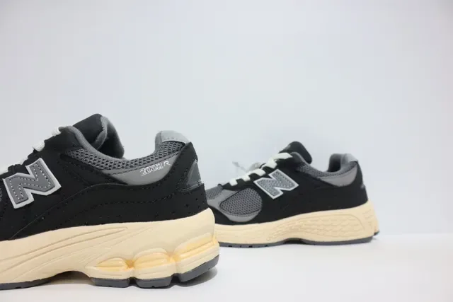 New Balance Negro Gris Silueta Gruesa Malla Y Recubrimiento Sintético Zapatillas Lifestyle 14