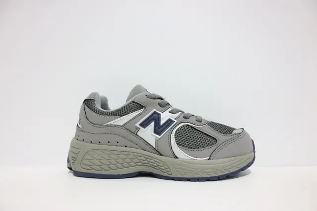 New Balance Negro Gris Silueta Gruesa Malla Y Recubrimiento Sintético Zapatillas Lifestyle 18