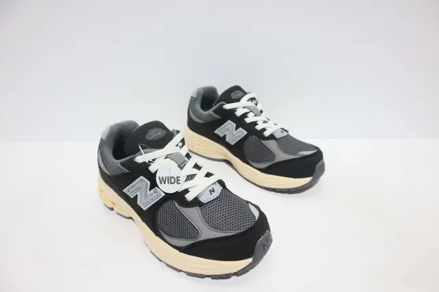 New Balance Negro Gris Silueta Gruesa Malla Y Recubrimiento Sintético Zapatillas Lifestyle 20
