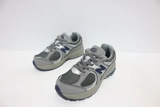New Balance Negro Gris Silueta Gruesa Malla Y Recubrimiento Sintético Zapatillas Lifestyle 22