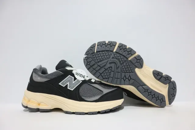 New Balance Negro Gris Silueta Gruesa Malla Y Recubrimiento Sintético Zapatillas Lifestyle 23