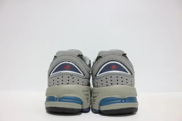 New Balance Negro Gris Silueta Gruesa Malla Y Recubrimiento Sintético Zapatillas Lifestyle 24
