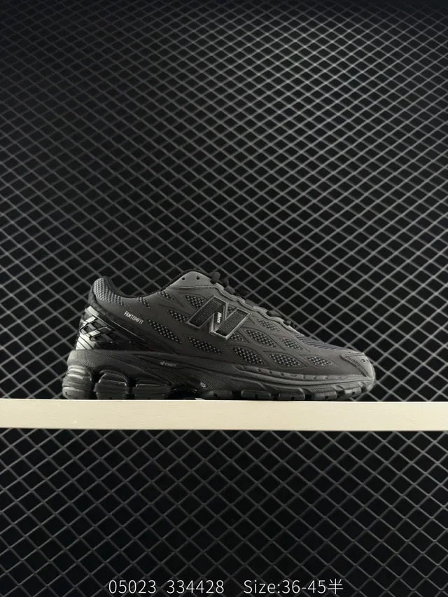 New Balance Fantom Monochrome Black Lifestyle Sneakers 7