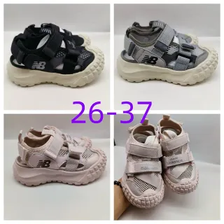 New Balance صندل أطفال مغامرة أسود كريمي صندل كاجوال