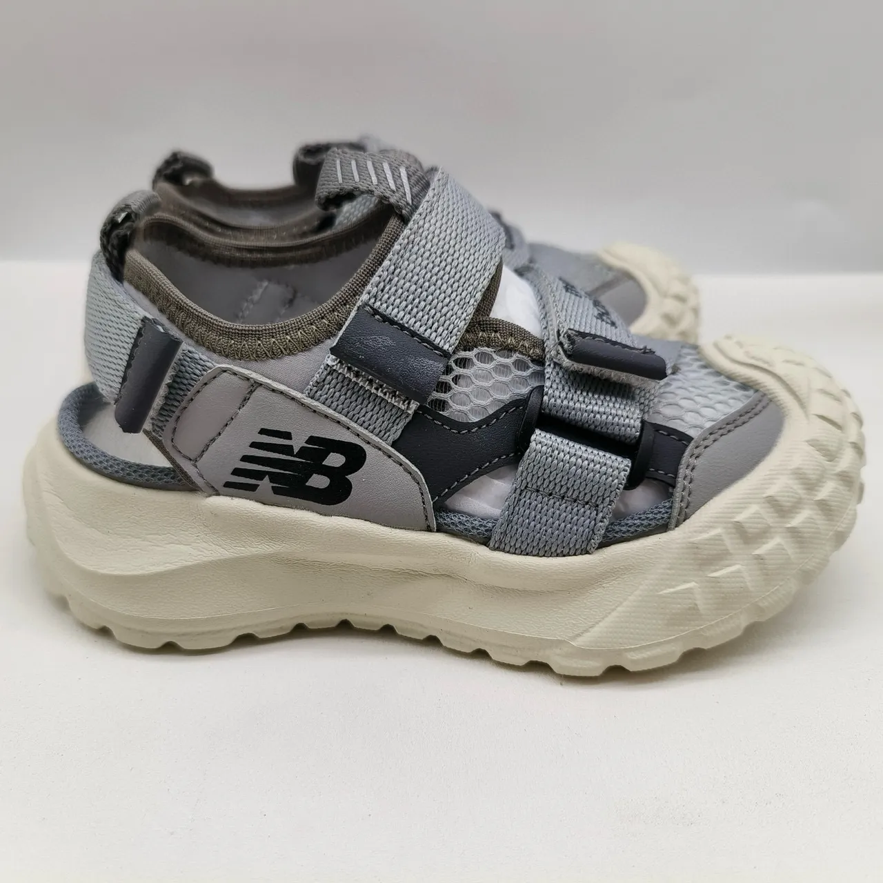 New Balance Sandales Enfant Aventure Noir Crème Sandales Décontractées 2