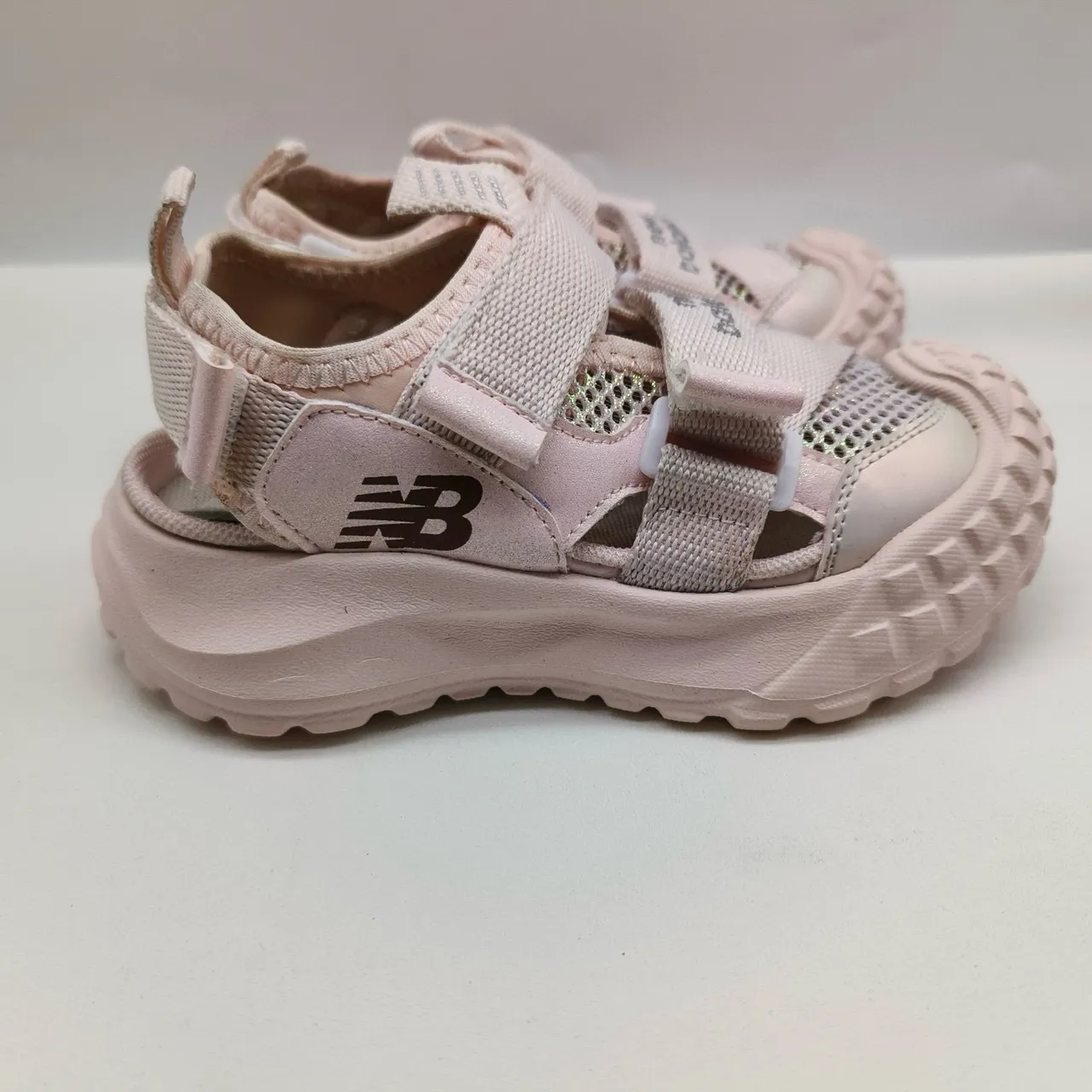 New Balance Sandales Enfant Aventure Noir Crème Sandales Décontractées 7