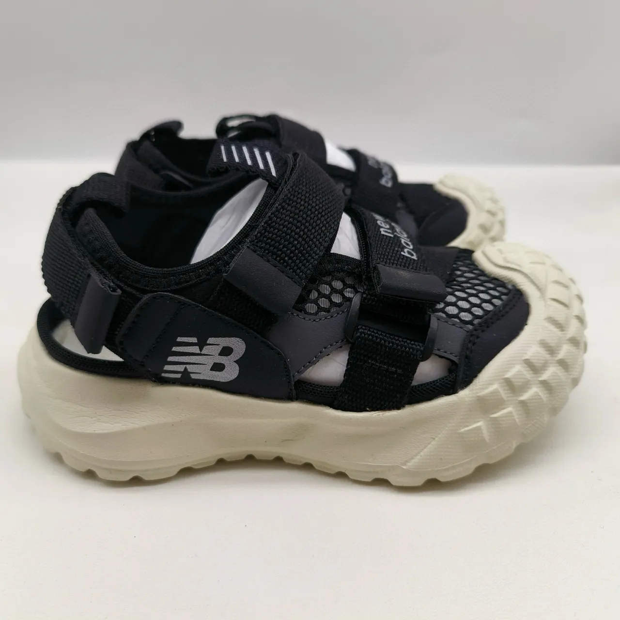 New Balance Sandales Enfant Aventure Noir Crème Sandales Décontractées 10