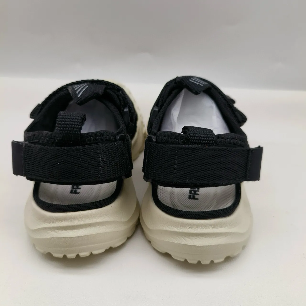 New Balance Sandales Enfant Aventure Noir Crème Sandales Décontractées 12