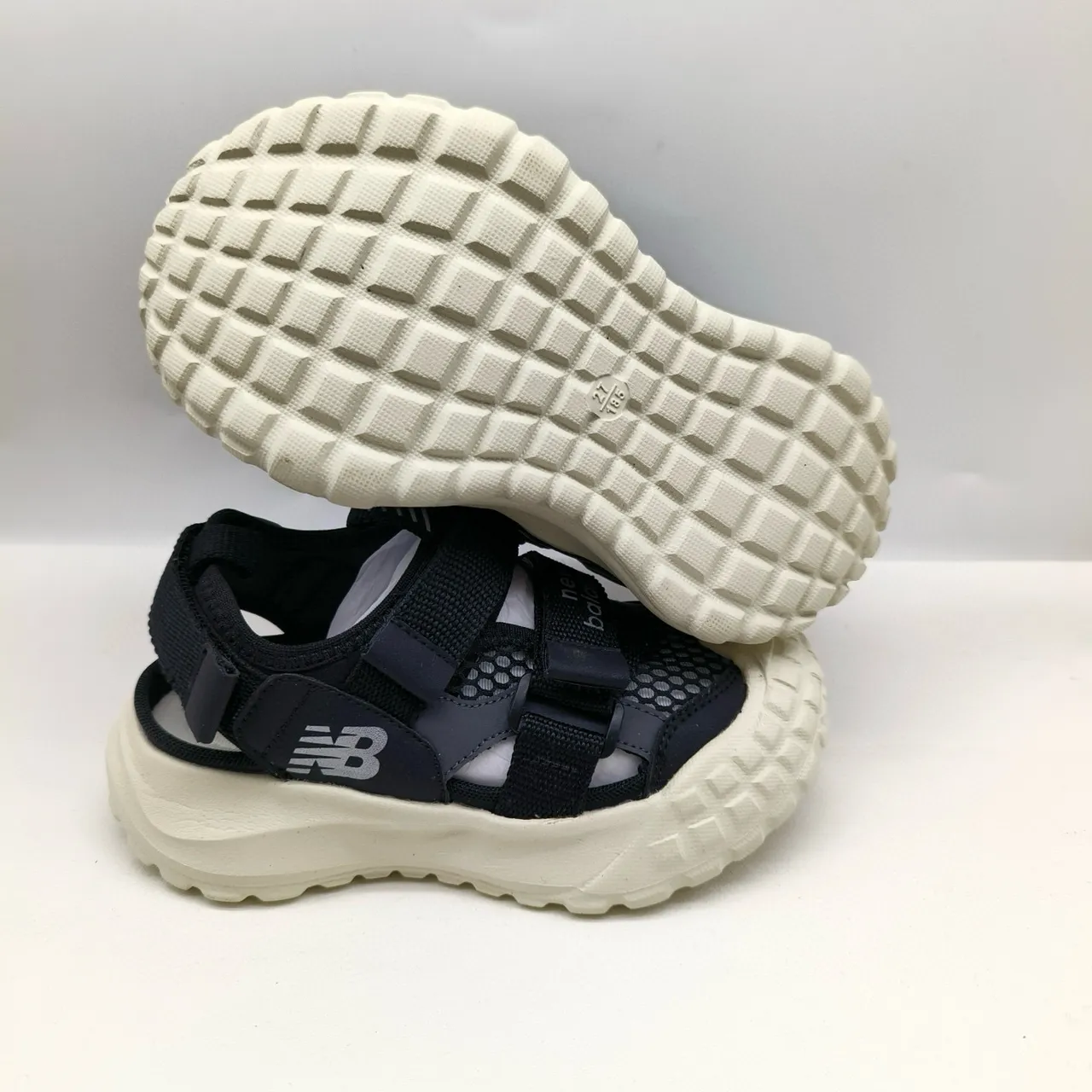 New Balance Sandales Enfant Aventure Noir Crème Sandales Décontractées 13