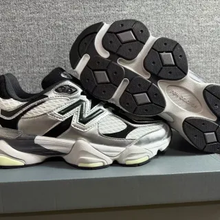 New Balance चांदी काला लेयर्ड मिडसोल मेटालिक मेश अपर चंकी स्नीकर
