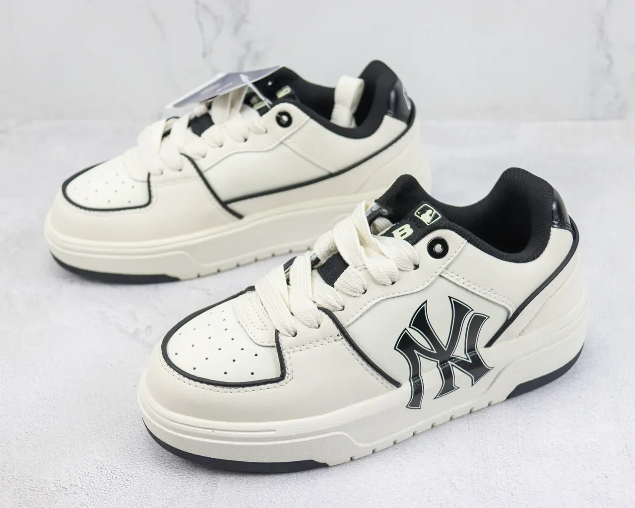 New Era 米白色 黑色 平台鞋底 Interlocking NY Logo 生活方式运动鞋 4