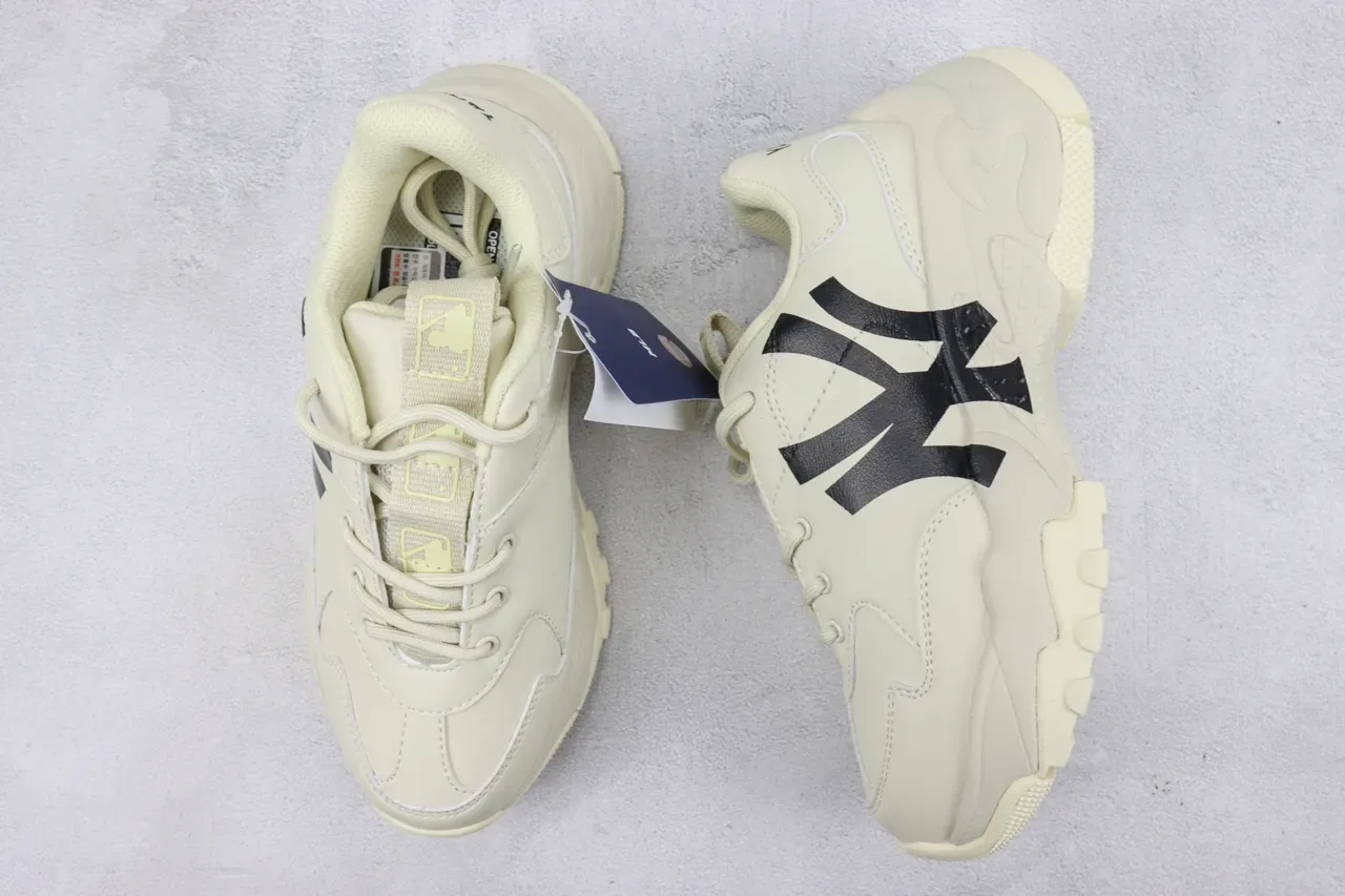 New Era Chunky Runner بيج سول أسود أوفر سايز لوجو الفريق chunky sneakers 3