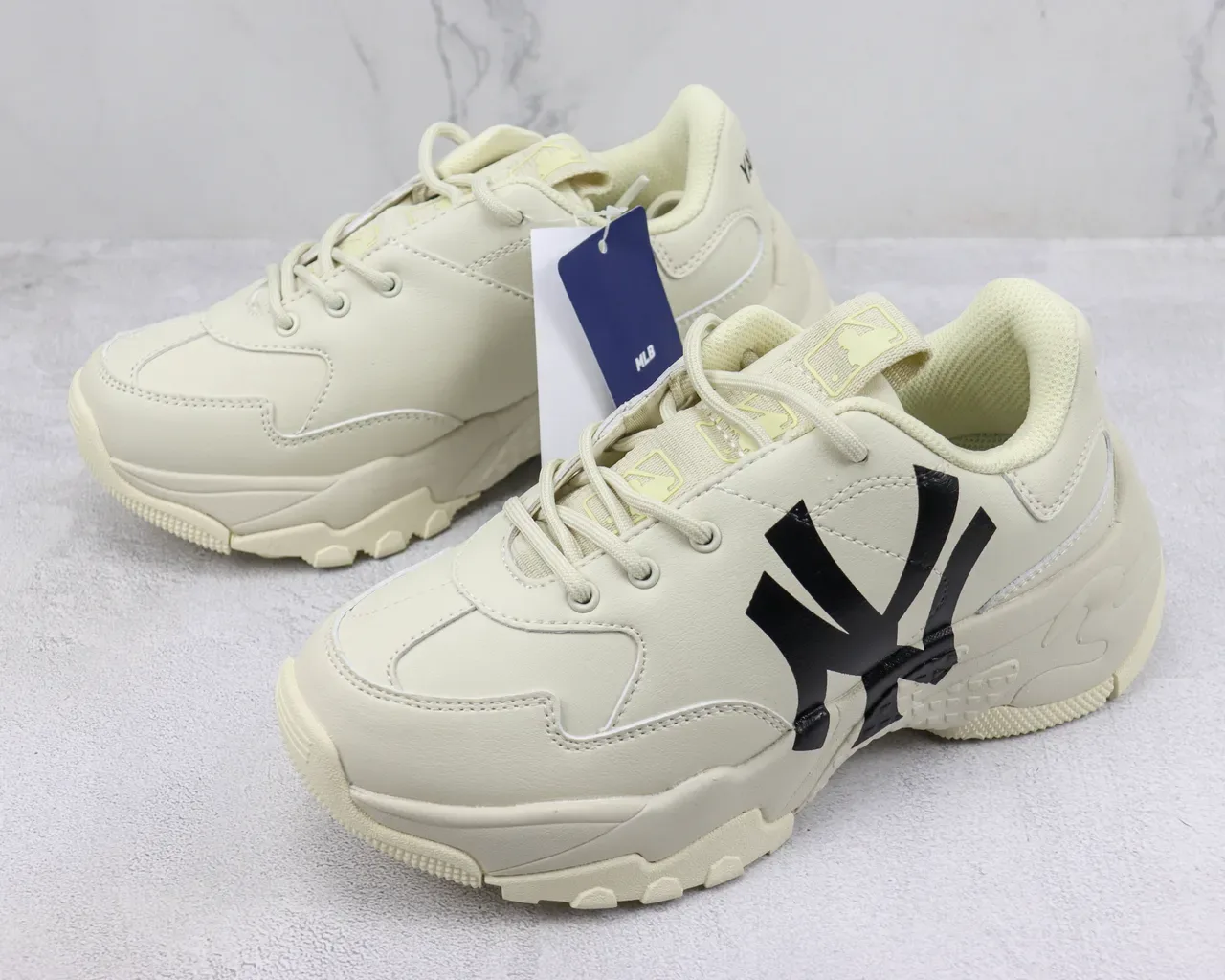 New Era Chunky Runner بيج سول أسود أوفر سايز لوجو الفريق chunky sneakers 4