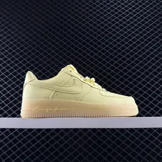 Nike Air Force 1 Low لايف ستايل سنيكرز باللون الأصفر الشاحب