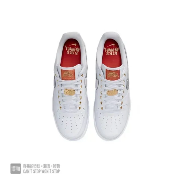 Nike Air Force 1 白色闪光银 Swoosh 金色硬件 生活方式运动鞋 4