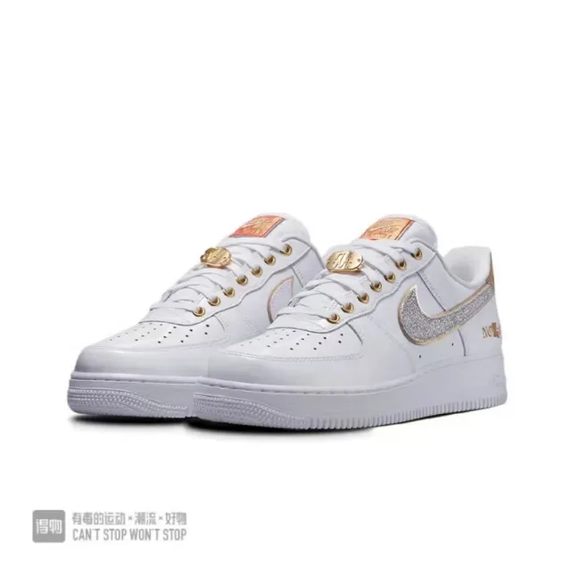 Nike Air Force 1 白色闪光银 Swoosh 金色硬件 生活方式运动鞋 5