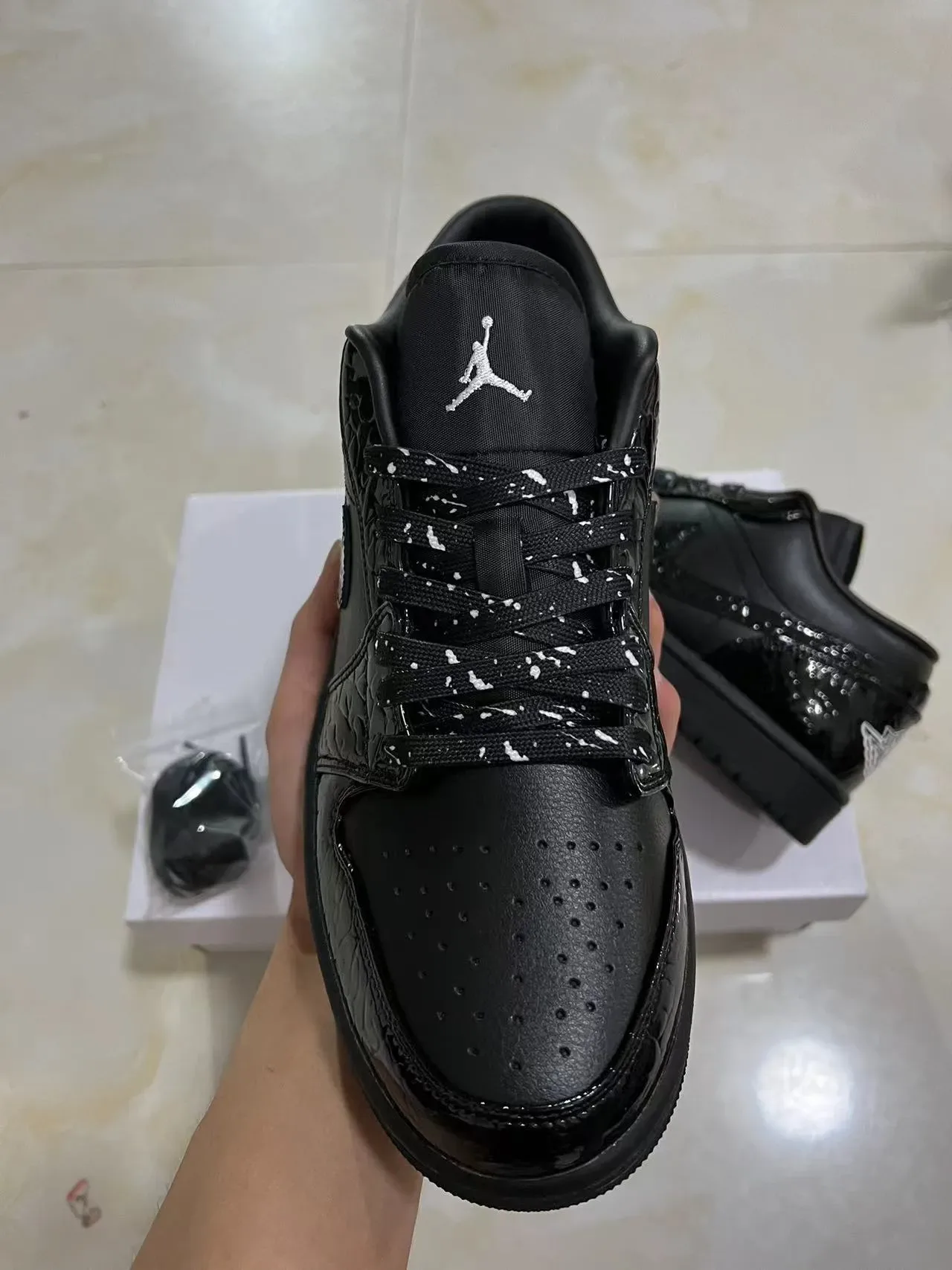 Nike Air Jordan 1 Chaussures de Basketball en Cuir Patenté Noir 3