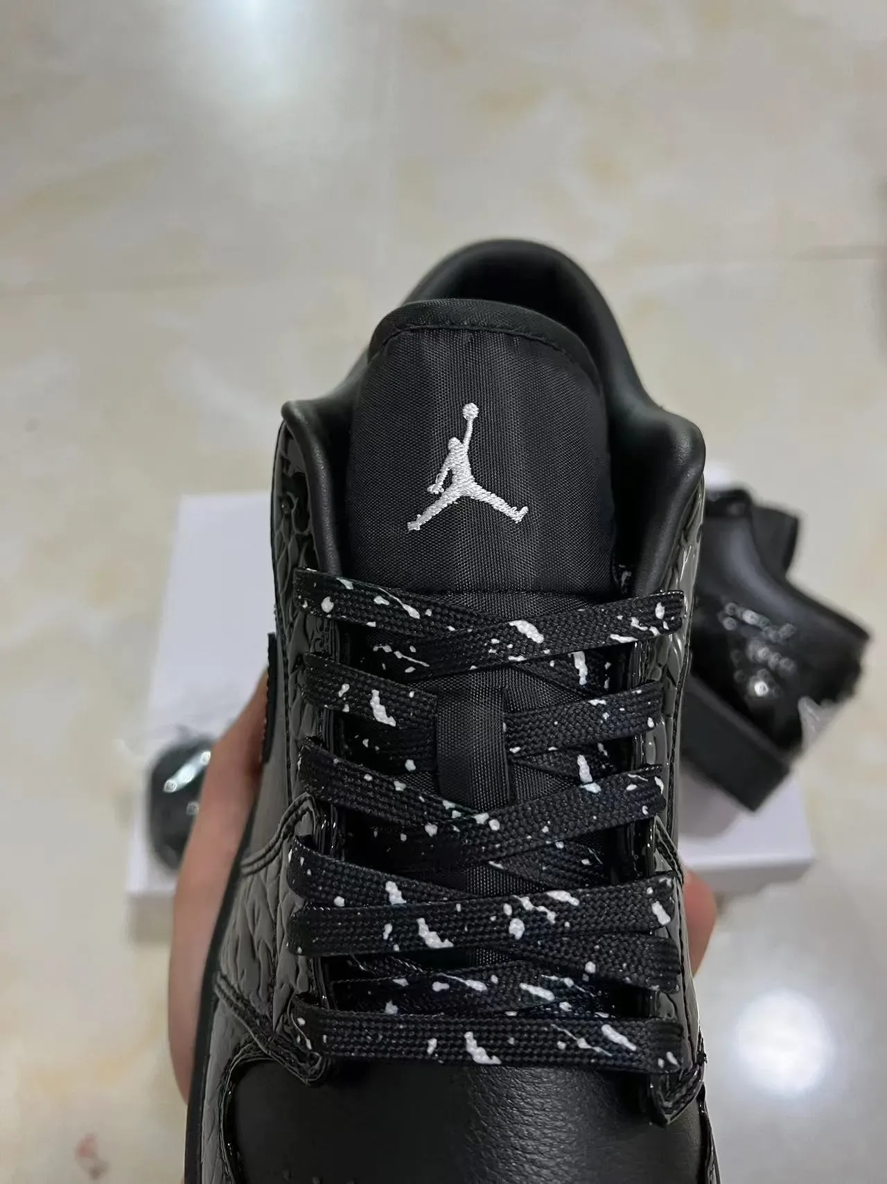 Nike Air Jordan 1 Chaussures de Basketball en Cuir Patenté Noir 4