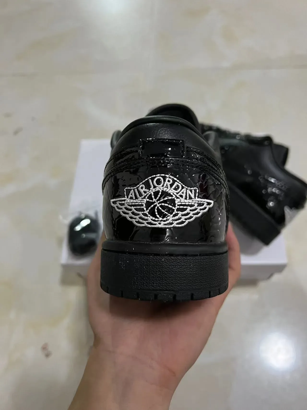 Nike Air Jordan 1 Chaussures de Basketball en Cuir Patenté Noir 8