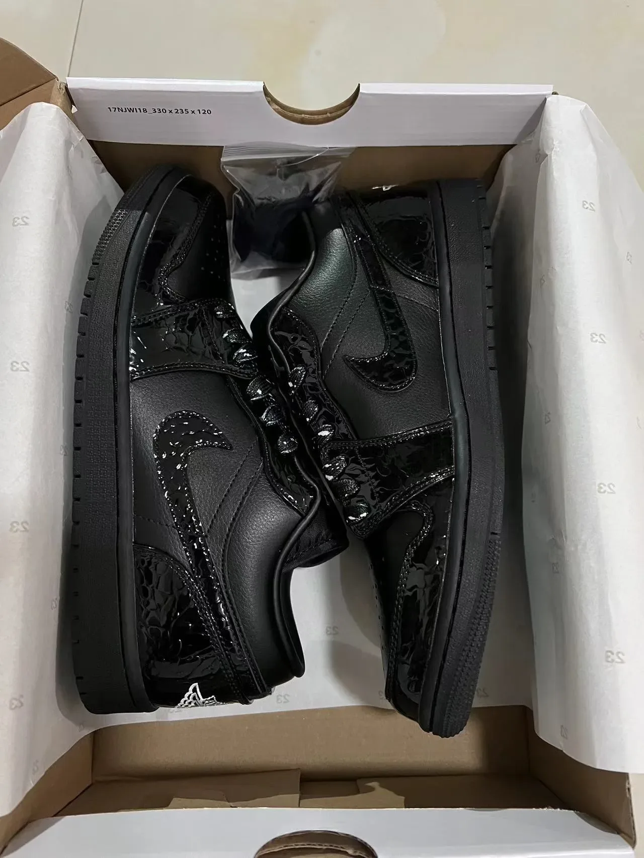 Nike Air Jordan 1 Chaussures de Basketball en Cuir Patenté Noir 9