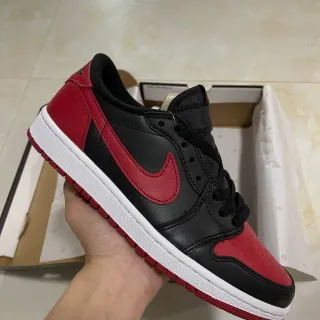Nike Air Jordan 1 Low أسود University Red سنيكرز أسلوب الحياة