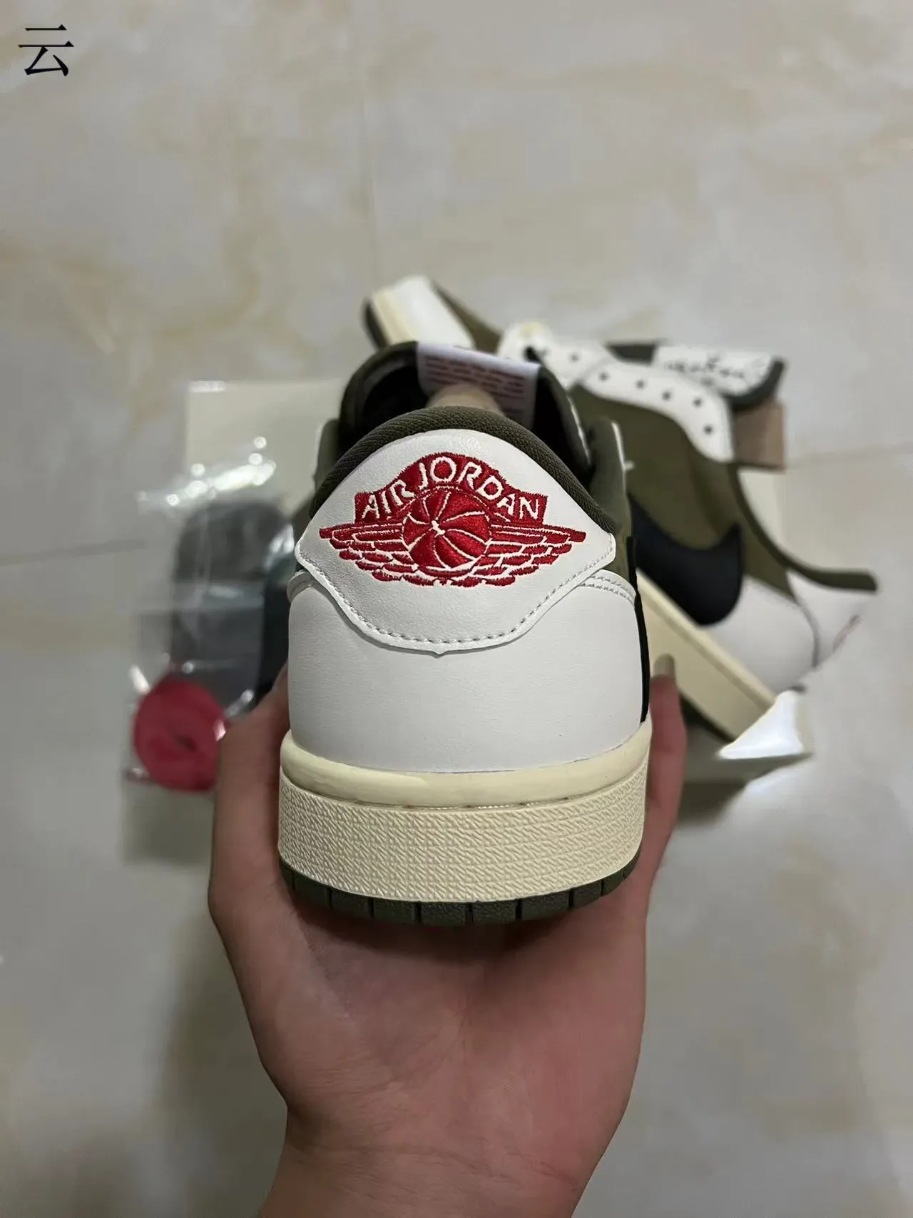 耐克 Air Jordan 1 Low 橄榄绿 白 黑 生活方式运动鞋 9