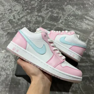 Nike Air Jordan 1 Low 粉色和浅蓝色生活方式运动鞋