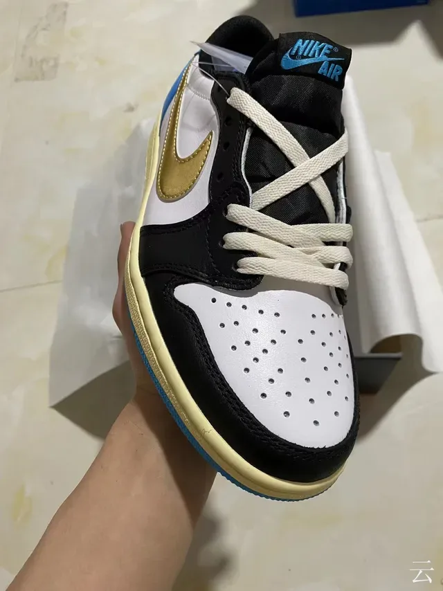 Nike Air Jordan 1 Low 白黑皇家蓝金生活休闲鞋 2