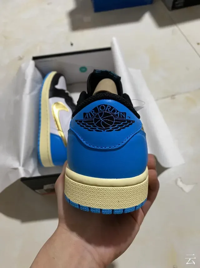 Nike Air Jordan 1 Low 白黑皇家蓝金生活休闲鞋 5