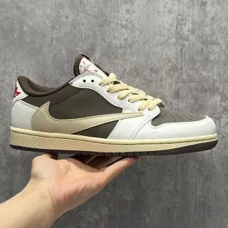 Nike Air Jordan 1 Low Branco Marrom Couro Layered Lifestyle Sneakers