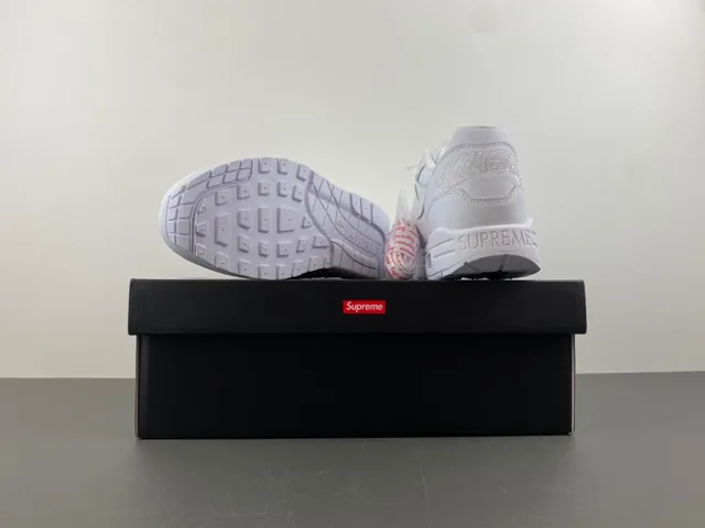 Nike Air Max 1 White Lifestyle Sneakers 16