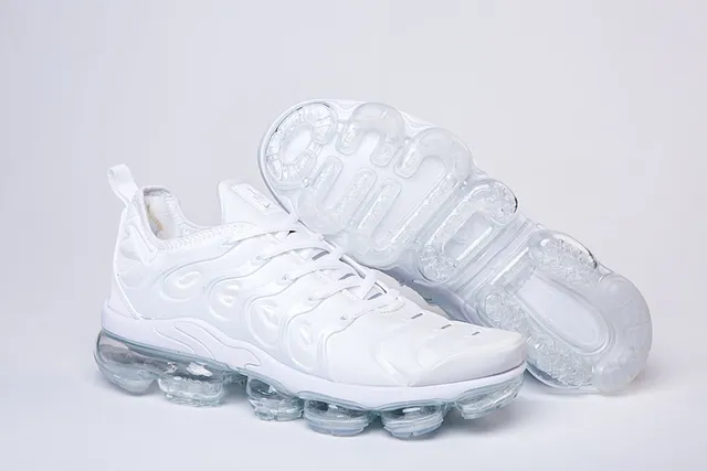 Nike Air VaporMax Plus White Lifestyle Sneakers 22