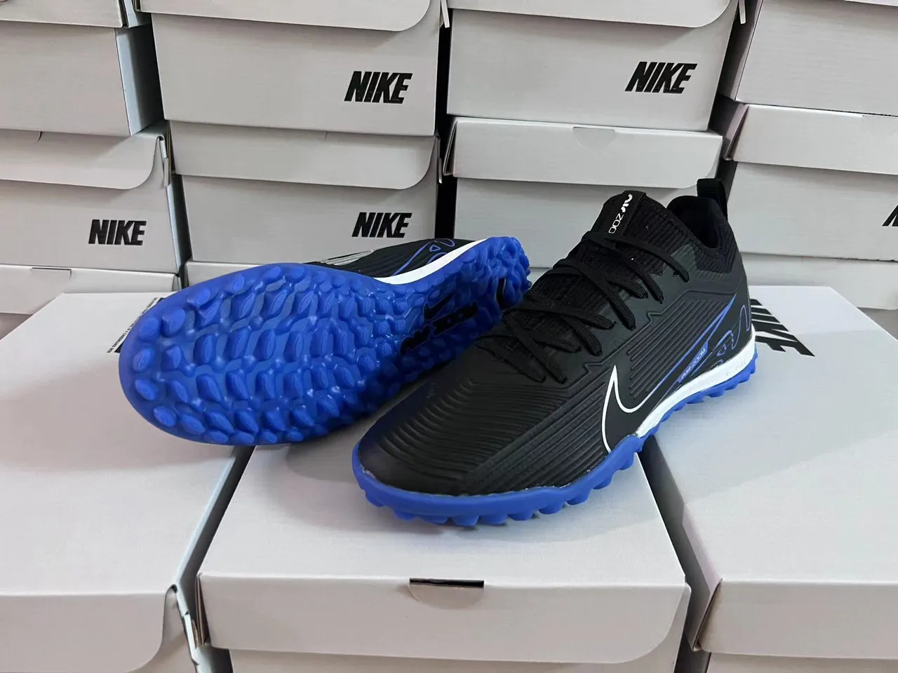 Nike Air Zoom काला नीला कम-कट सिंथेटिक अपर टेक्स्चर्ड रिब्ड मिडफुट पैनल टर्फ फुटबॉल जूते 10
