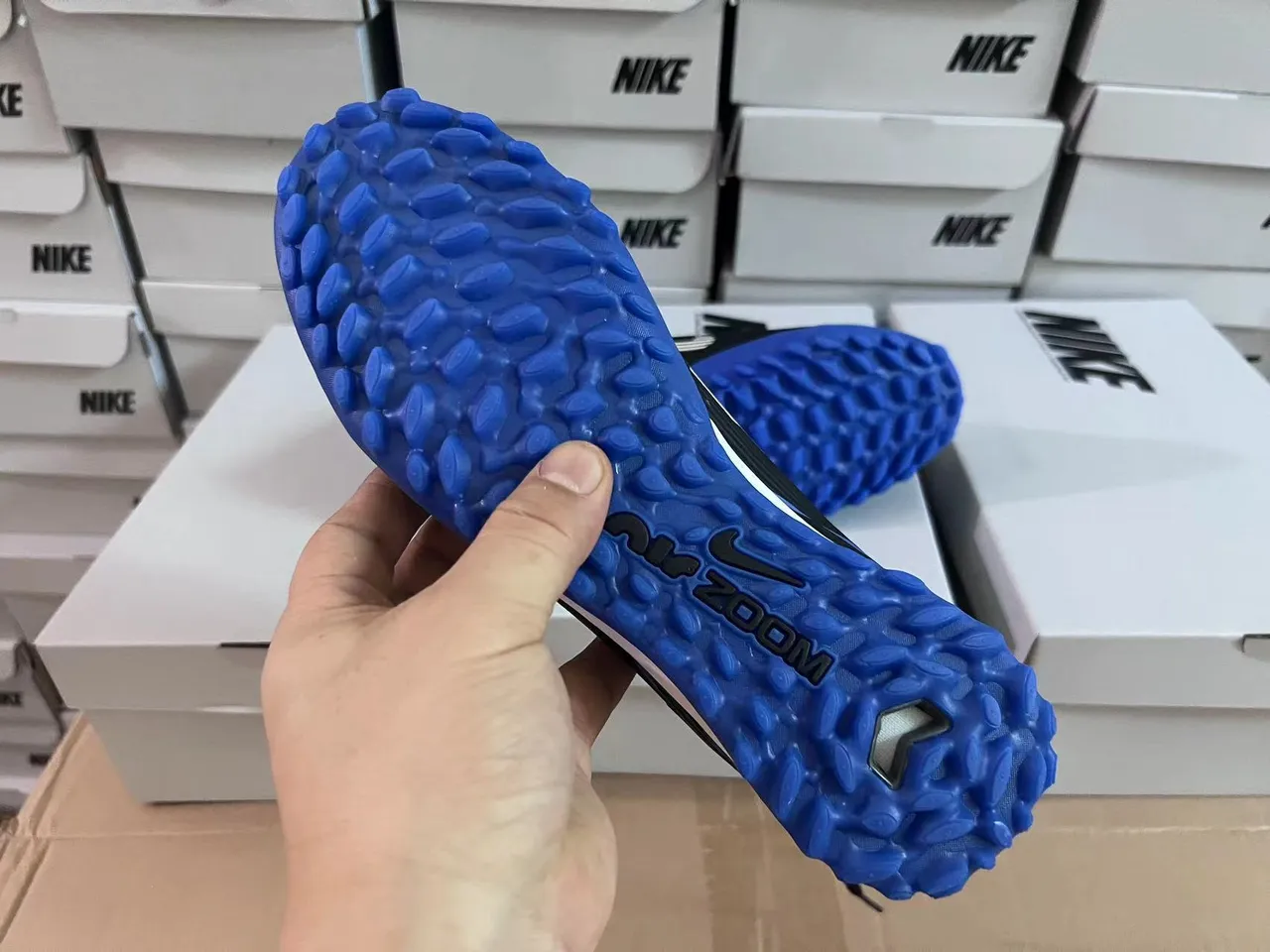 Nike Air Zoom काला नीला कम-कट सिंथेटिक अपर टेक्स्चर्ड रिब्ड मिडफुट पैनल टर्फ फुटबॉल जूते 12
