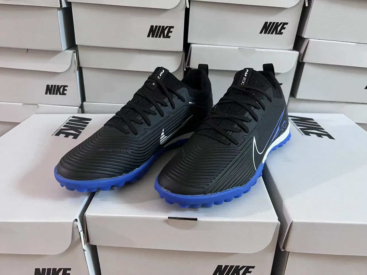 Nike Air Zoom काला नीला कम-कट सिंथेटिक अपर टेक्स्चर्ड रिब्ड मिडफुट पैनल टर्फ फुटबॉल जूते 13