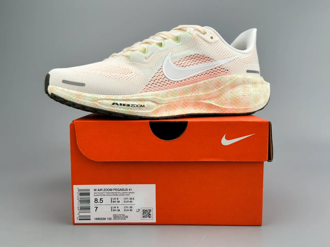 Nike Air Zoom Pegasus Beige Pink Engineered Mesh Upper Speckled Midsole Running Shoes 2