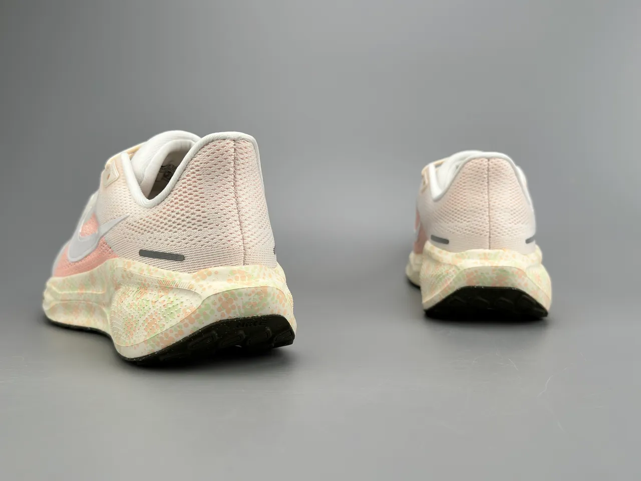 Nike Air Zoom Pegasus Beige Pink Engineered Mesh Upper Speckled Midsole Running Shoes 8