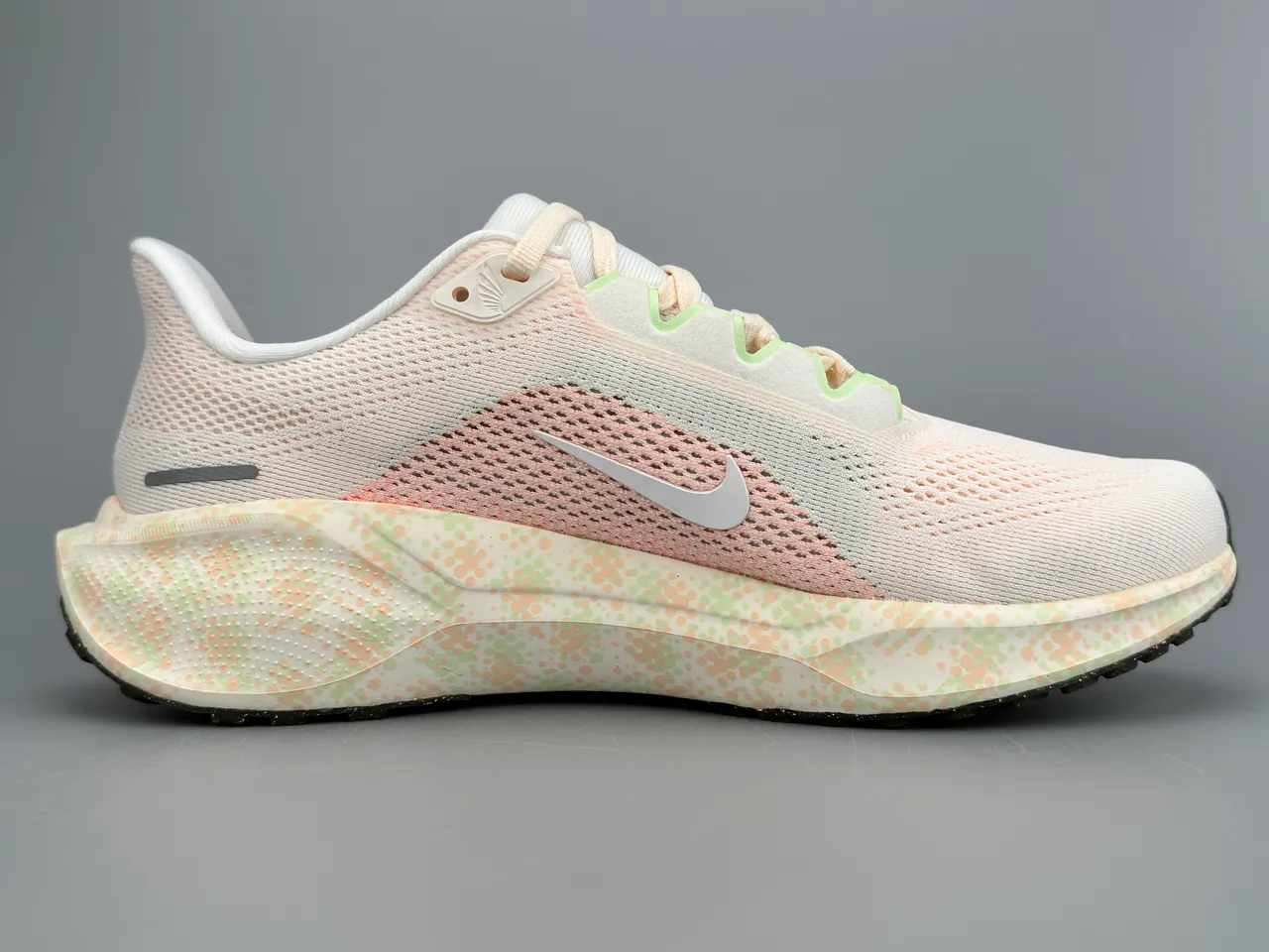 Nike Air Zoom Pegasus Beige Pink Engineered Mesh Upper Speckled Midsole Running Shoes 10