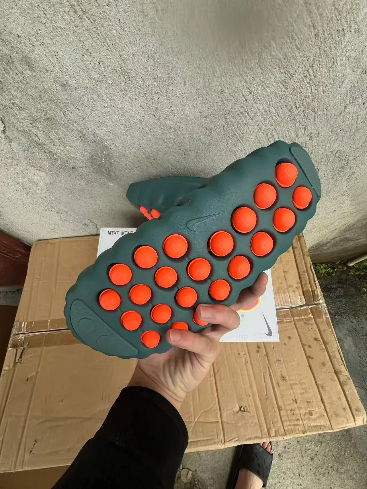 Nike Tênis Lifestyle Sola Podded Verde Exército e Laranja 6