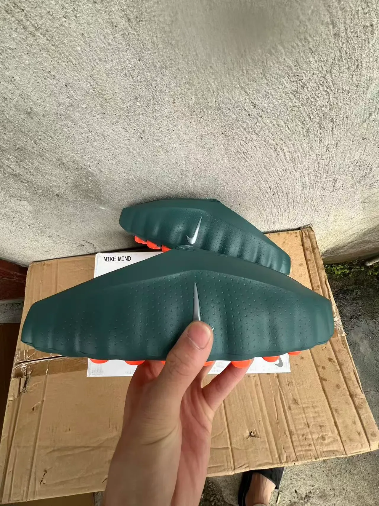 Nike Tênis Lifestyle Sola Podded Verde Exército e Laranja 7