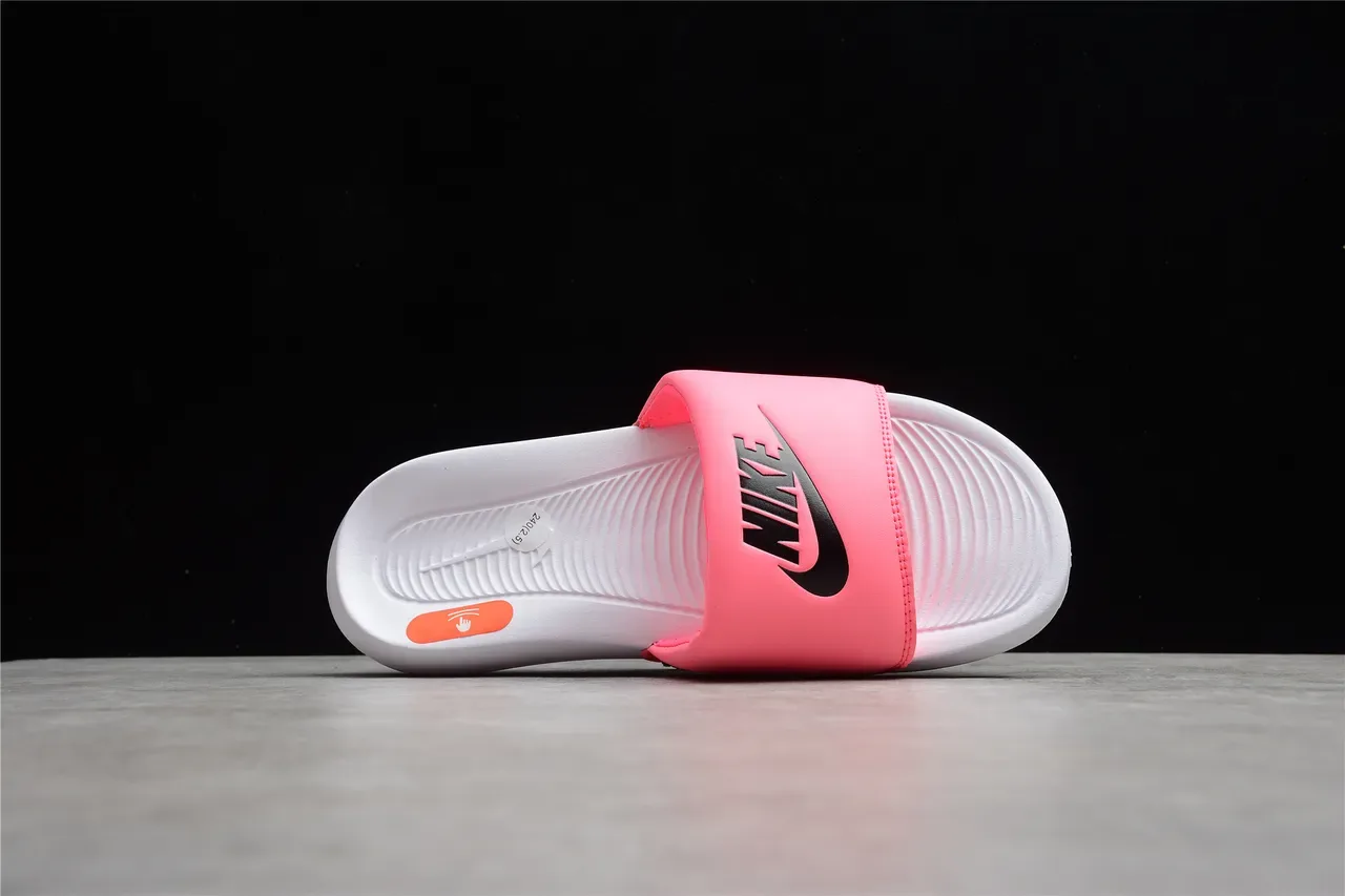 Nike Benassi Slide chinelo rosa e branco 9
