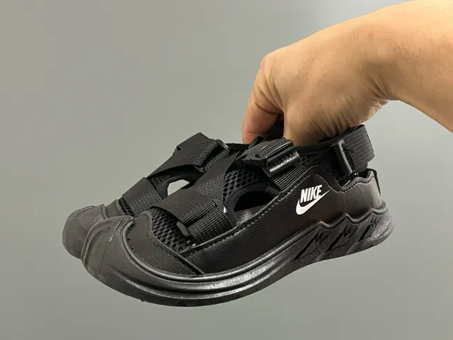 Nike أسود بيج متعدد الحزام إغلاق هوك أند لوب صندل كاجوال 5