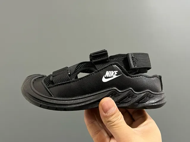 Nike أسود بيج متعدد الحزام إغلاق هوك أند لوب صندل كاجوال 6