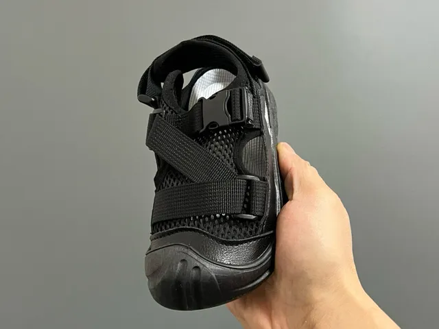 Nike أسود بيج متعدد الحزام إغلاق هوك أند لوب صندل كاجوال 7