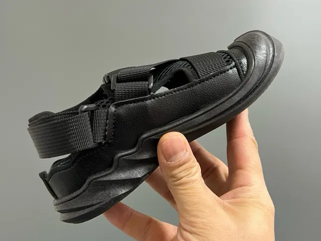 Nike أسود بيج متعدد الحزام إغلاق هوك أند لوب صندل كاجوال 8