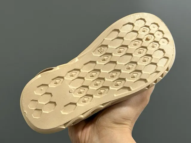 Nike أسود بيج متعدد الحزام إغلاق هوك أند لوب صندل كاجوال 17